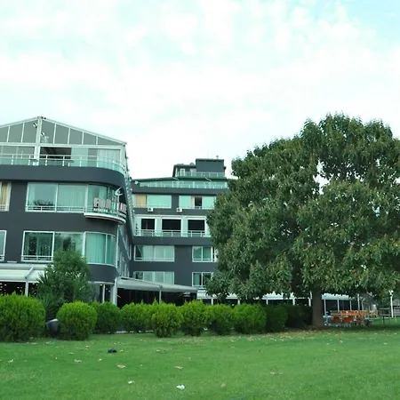 מלון Kndf Marine Hotel